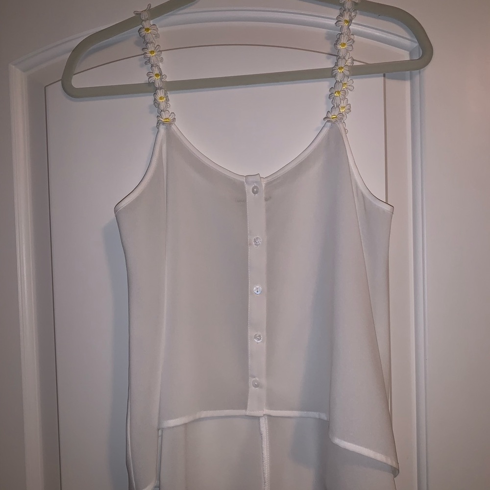 tank top with adorable daisy straps! 🌼